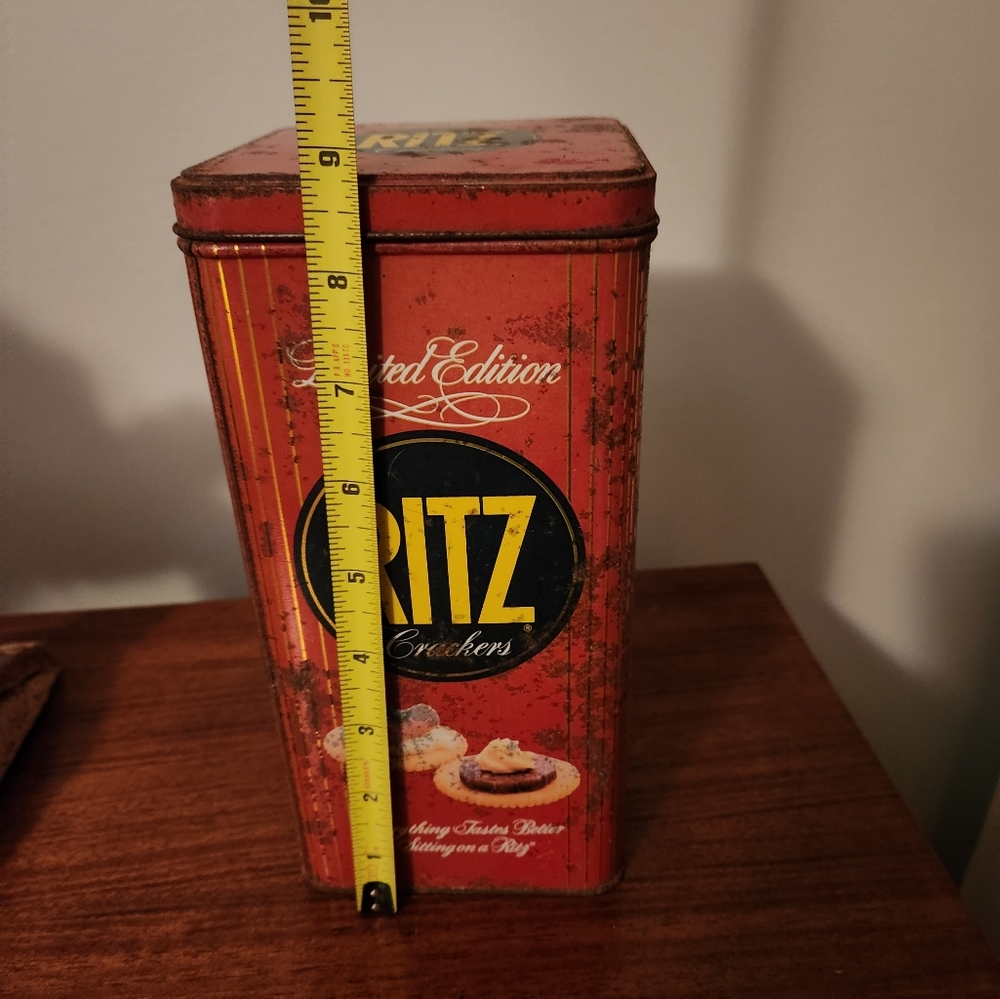 Antique Ritz Cracker Tin - Picture 5 of 5
